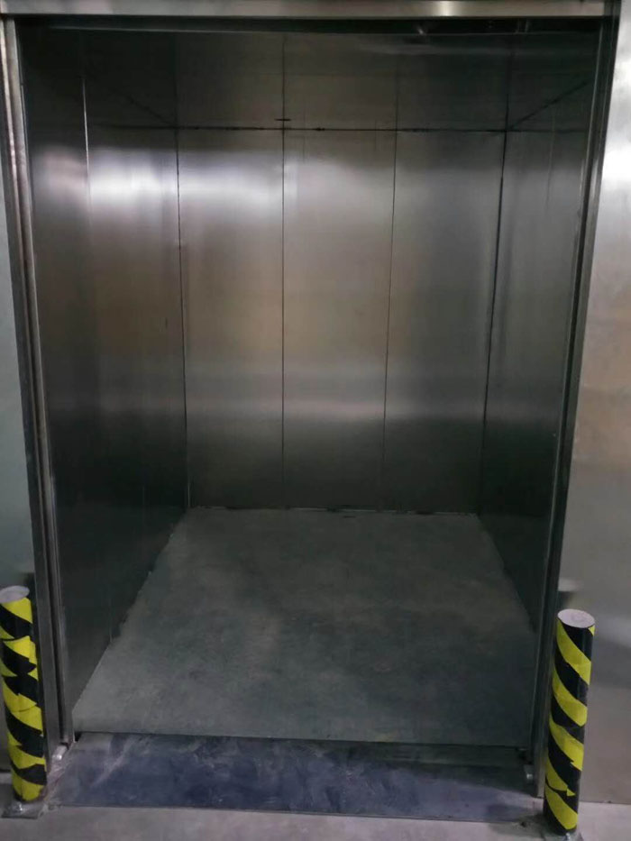 重慶乾元醫(yī)藥定制的升降機(jī)