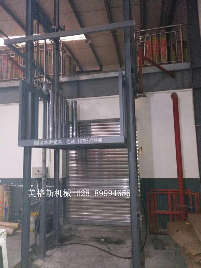 重慶富美包裝導(dǎo)軌式升降機(jī)