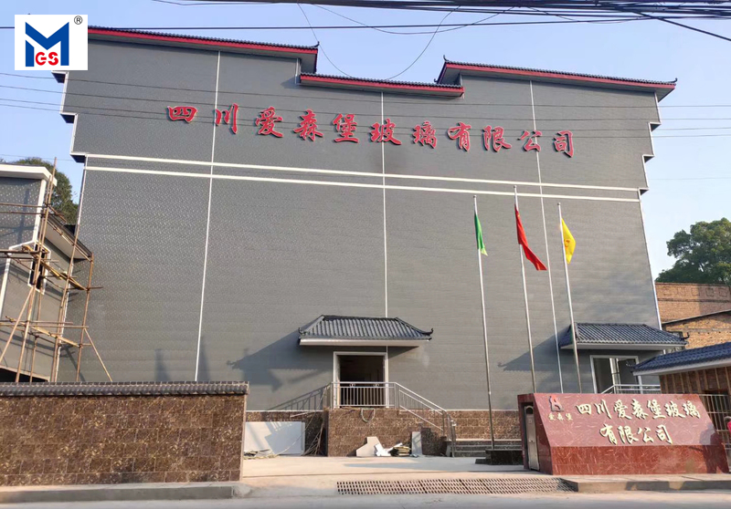 美格斯機(jī)械為四川愛森堡玻璃有限公司定制1臺(tái)導(dǎo)軌式升降平臺(tái)